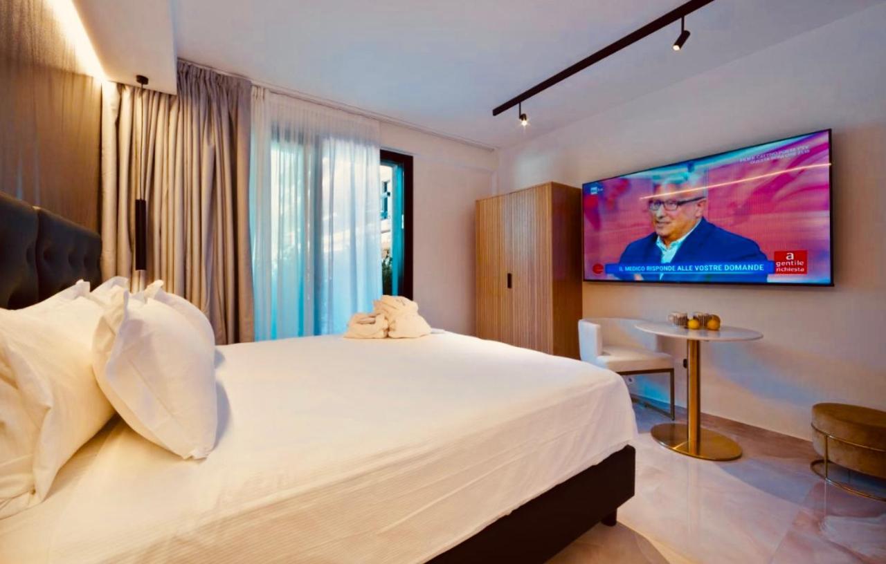 Boutique Hotel Сірміоне Екстер'єр фото