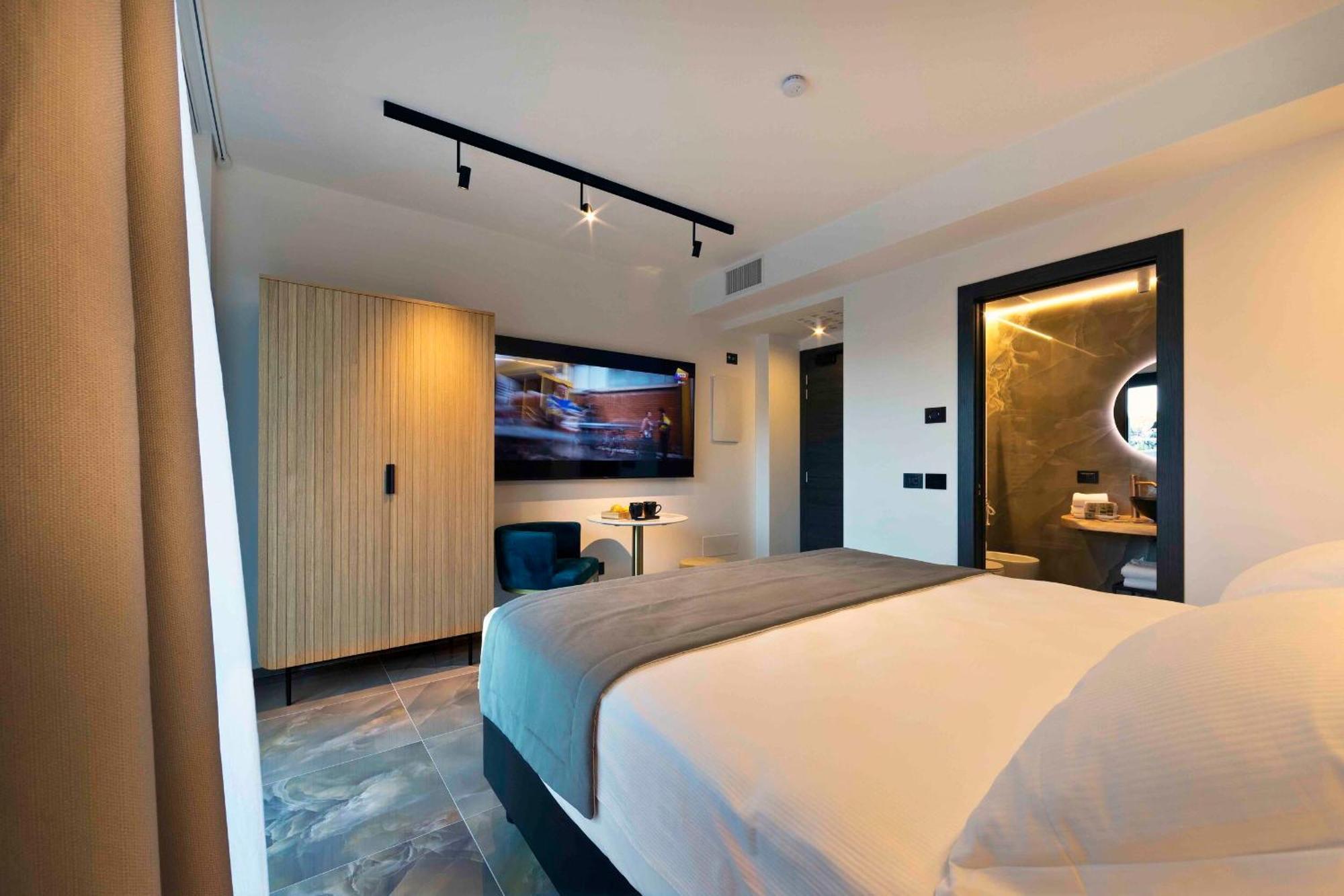 Boutique Hotel Сірміоне Екстер'єр фото