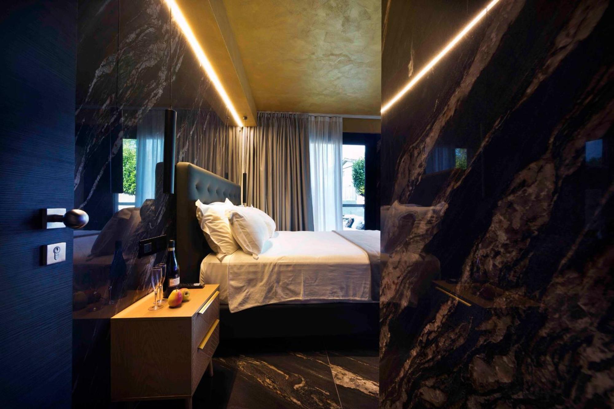 Boutique Hotel Сірміоне Екстер'єр фото