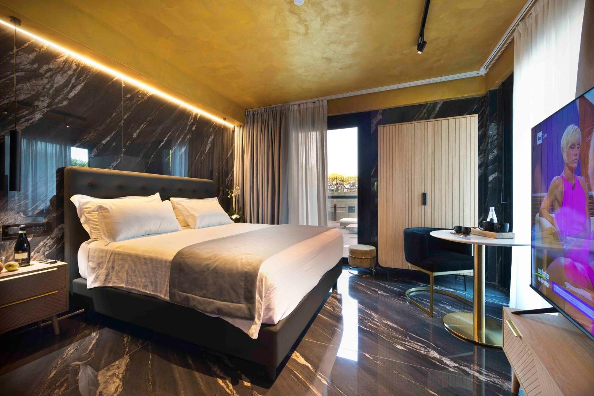 Boutique Hotel Сірміоне Екстер'єр фото