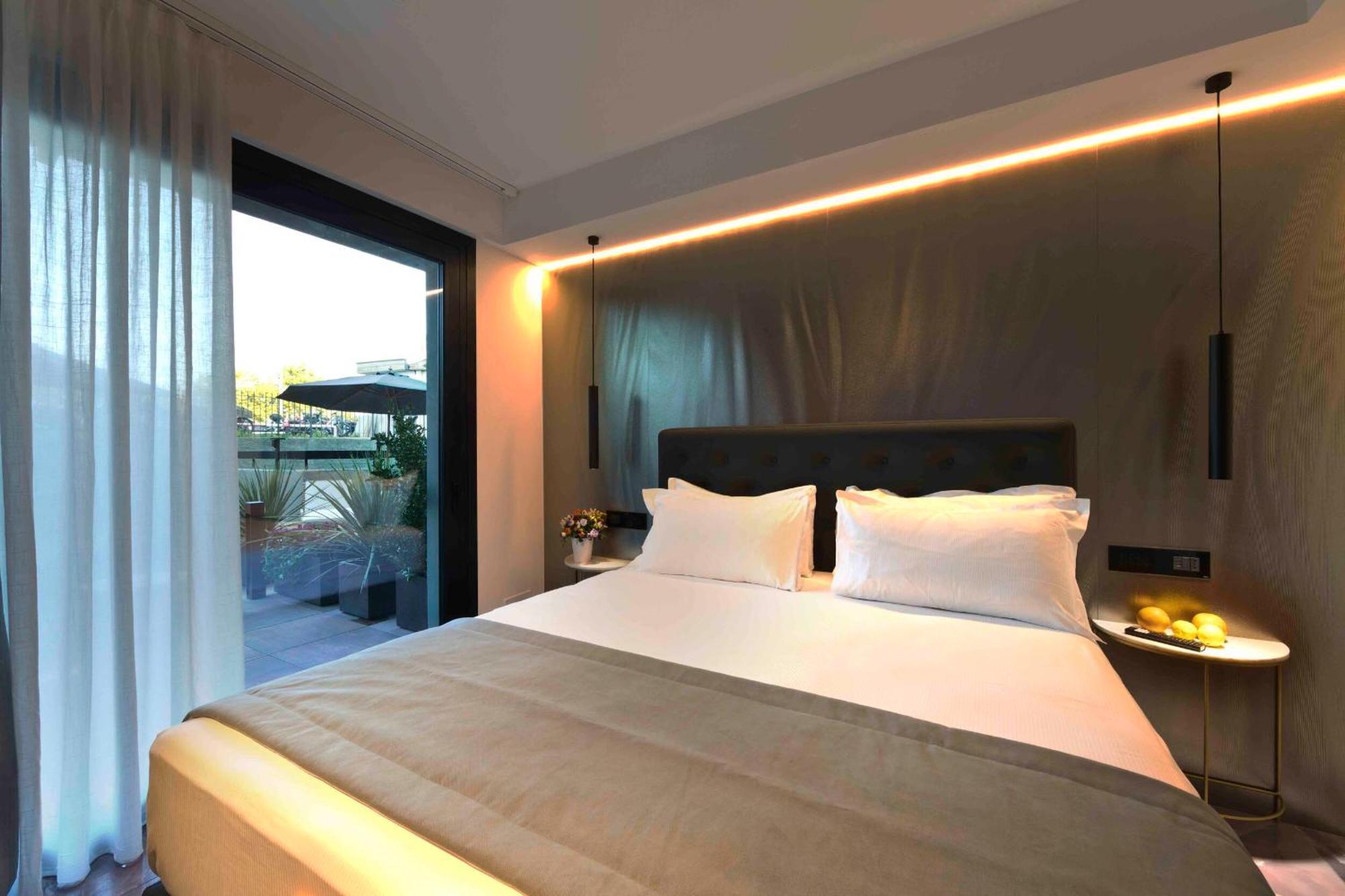 Boutique Hotel Сірміоне Екстер'єр фото