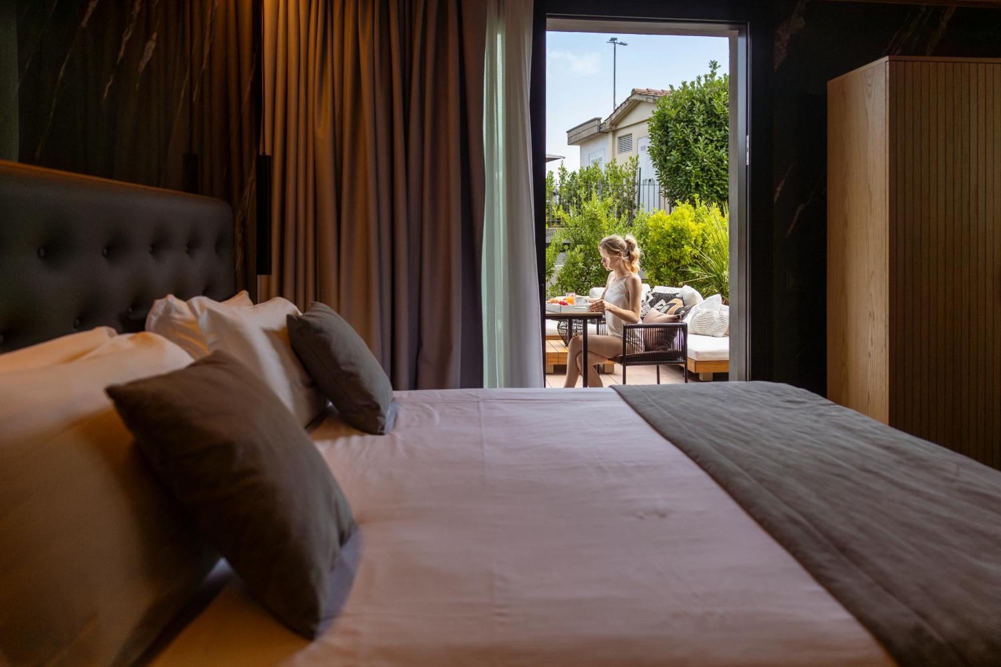 Boutique Hotel Сірміоне Екстер'єр фото