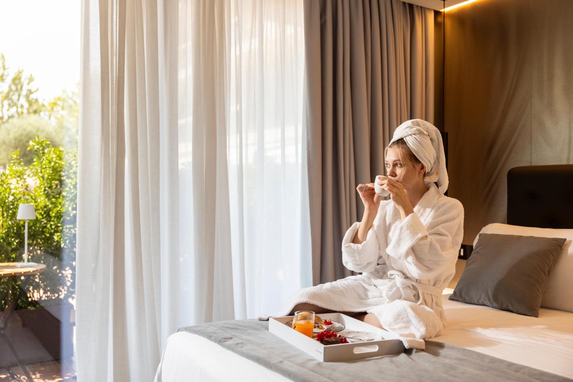 Boutique Hotel Сірміоне Екстер'єр фото